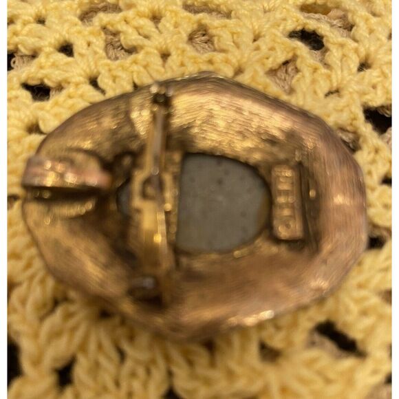 Vintage Signed PERI blue and white Cameo brooch/pendant. Gold Tone - Picture 5 of 7